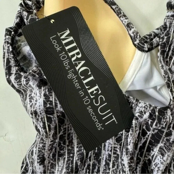Miraclesuit Metallic Silver Chevron Python Siren OnePiece Swimsuit Size 8 NWT - Picture 10 of 14